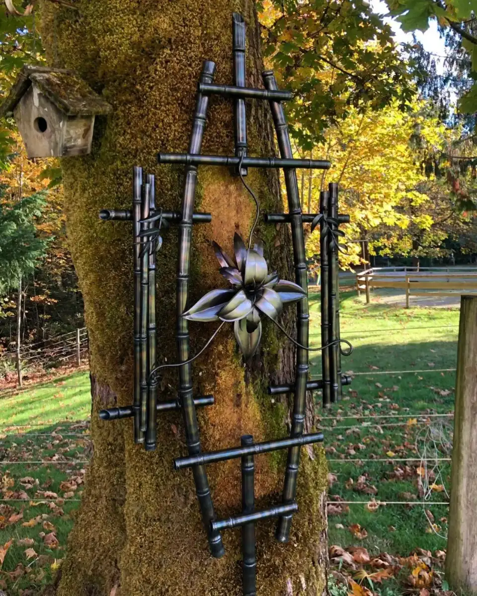 “Muze”, metal bamboo and lily