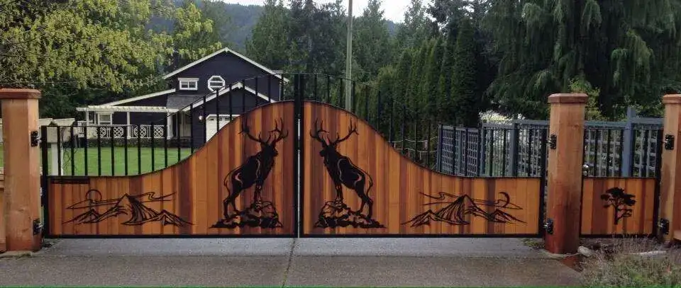 Elk driveway gate